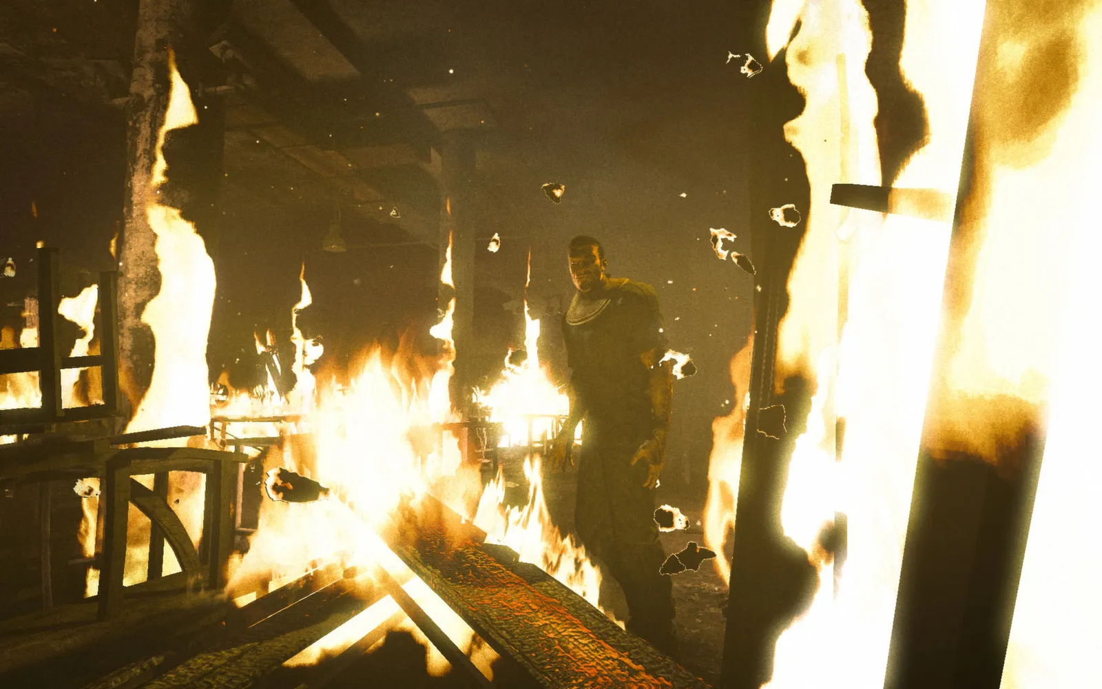 Personagem em um cômodo em chamas, cercado por móveis de madeira e destroços em Outlast.